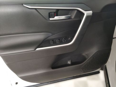 Used 2022 Toyota RAV4 XLE image 11