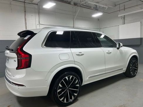 Used 2025 Volvo XC90 T8 Ultra w/ Protection Package Premier image 3