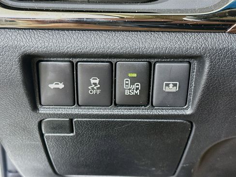 Used 2013 Toyota Avalon Limited FWD image 17