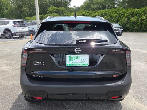 New 2026 Nissan Kicks SR w/ SR Premium Package FWD image 9