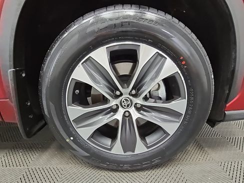 Used 2022 Toyota Highlander XLE image 49