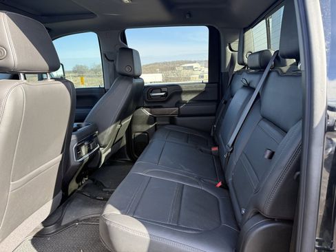 Used 2022 GMC Sierra 2500 Denali w/ Denali Black Diamond Edition image 9