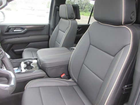 New 2026 GMC Yukon Elevation w/ Elevation Premium Package AWD/4WD image 11