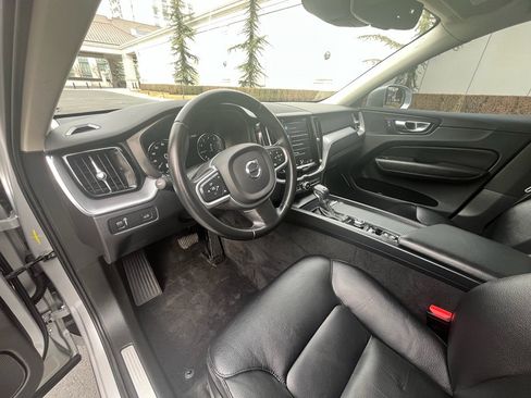 Used 2020 Volvo XC60 T6 Momentum image 16