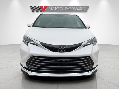 New 2026 Toyota Sienna Platinum AWD/4WD image 9