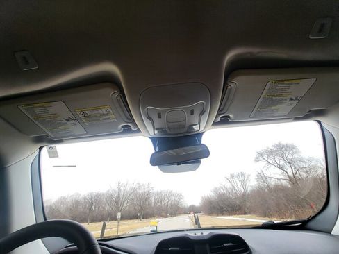 Used 2018 Jeep Renegade Sport w/ Power & Air Group image 22