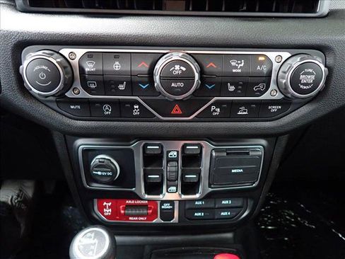 New 2025 Jeep Gladiator Willys image 14