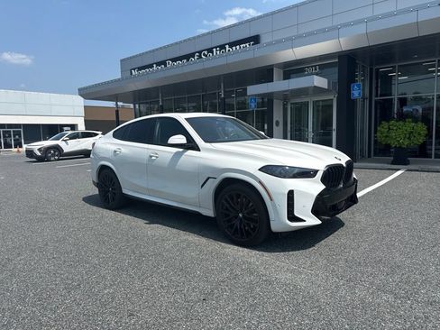 Used 2024 BMW X6 xDrive40i w/ Premium Package AWD/4WD image 3