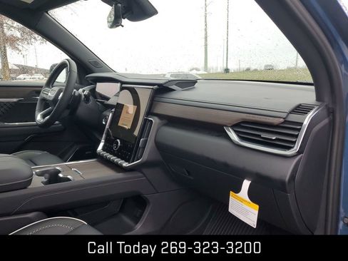 New 2026 GMC Acadia Denali w/ Super Cruise Package image 32