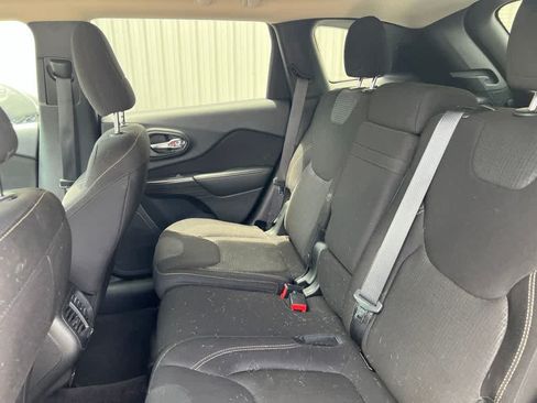 Used 2017 Jeep Cherokee Latitude w/ Safety/Convenience Group AWD/4WD image 14