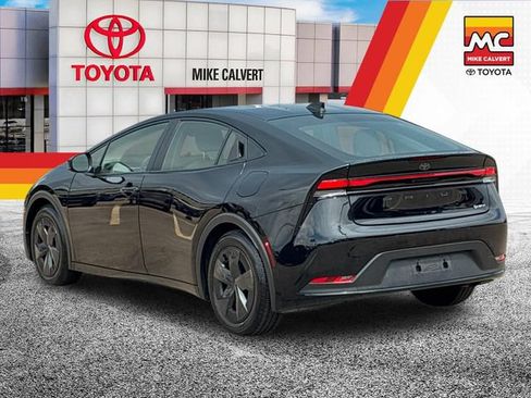 Used 2026 Toyota Prius LE FWD image 3