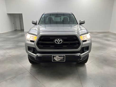Used 2016 Toyota Tacoma SR RWD image 2