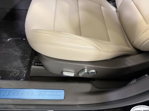 New 2026 Lincoln Nautilus Premier image 11