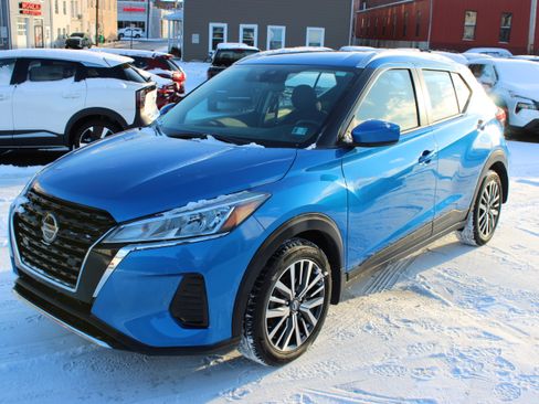 Certified 2021 Nissan Kicks SV image 1