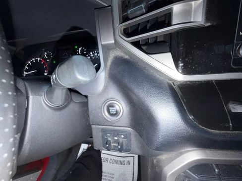Used 2022 Toyota Tundra SR5 w/ SR5 Convenience Package AWD/4WD image 35