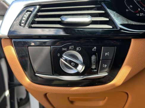 Used 2021 BMW 530i xDrive w/ Premium Package image 18