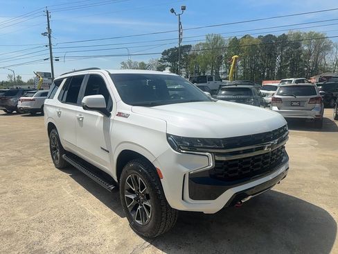 Used 2021 Chevrolet Tahoe Z71 w/ Luxury Package AWD/4WD image 3