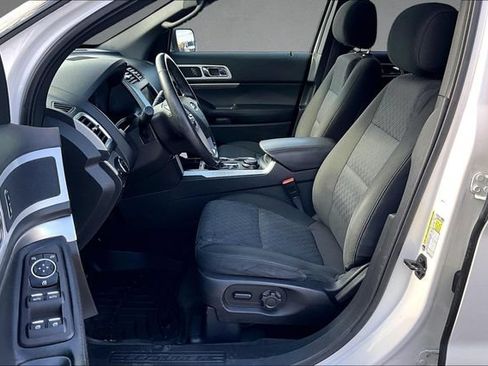 Used 2014 Ford Explorer XLT w/ Equipment Group 201A AWD/4WD image 21