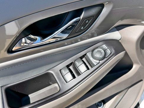 Used 2019 Chevrolet Traverse LT image 11