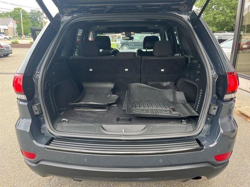 Used 2018 Jeep Grand Cherokee Laredo AWD/4WD image 24