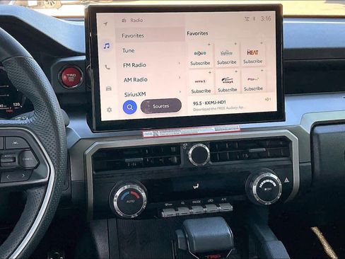 Used 2025 Toyota Tacoma TRD Sport image 6