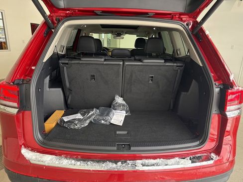Used 2025 Volkswagen Atlas SE w/ Panoramic Sunroof Package image 18