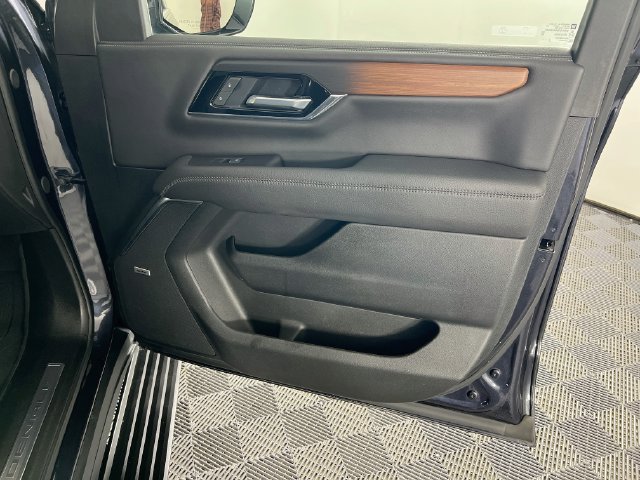 Used 2025 GMC Yukon Denali w/ Denali Reserve Package AWD/4WD image 33