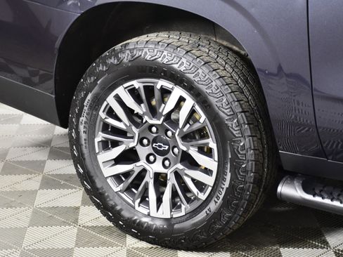 Used 2025 Chevrolet Suburban Z71 image 58