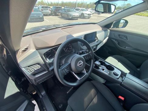 Used 2023 Nissan Rogue S image 9