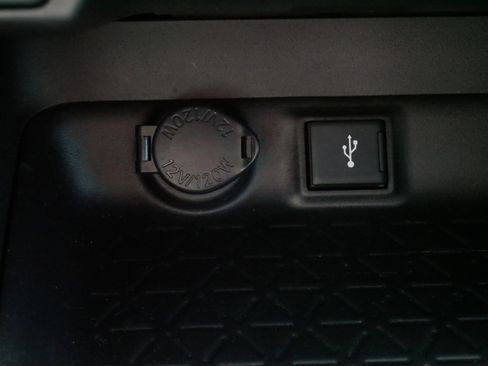 Used 2021 Toyota RAV4 LE w/ Carpet Mat Package (TMS) AWD/4WD image 29
