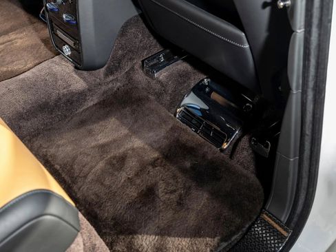 Used 2024 Rolls-Royce Cullinan Black Badge w/ Dark Exterior Package image 36