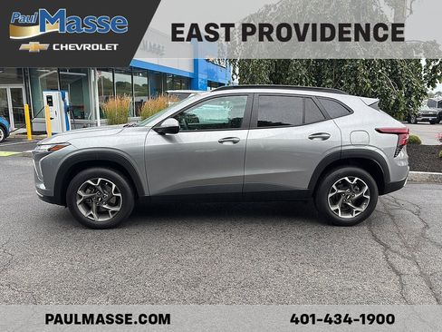 Certified 2024 Chevrolet Trax LT w/ LT Convenience Package FWD image 4