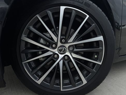 Used 2024 Lexus ES 300h w/ Premium Package FWD image 12