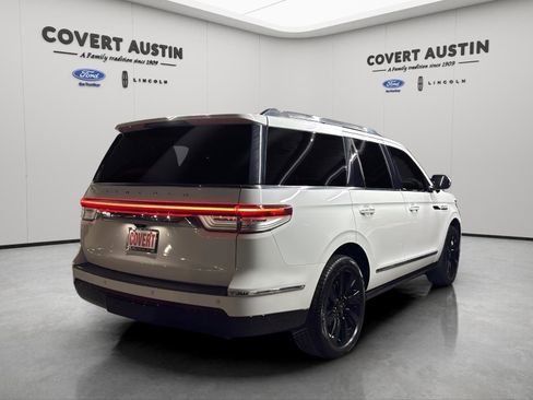 Used 2023 Lincoln Navigator Reserve image 5