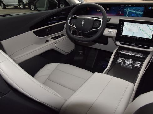 New 2026 Lincoln Nautilus Premier AWD/4WD image 44