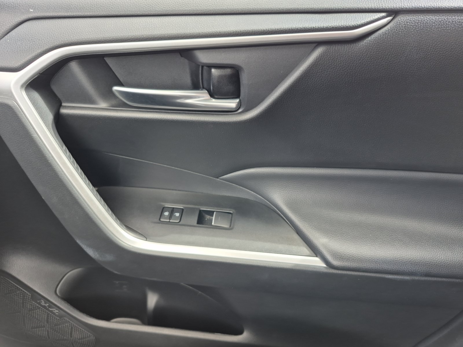 Used 2024 Toyota RAV4 XLE AWD/4WD image 21