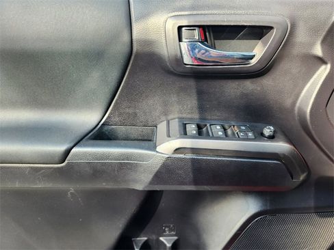 Used 2021 Toyota Tacoma TRD Off-Road w/ Technology Package image 17