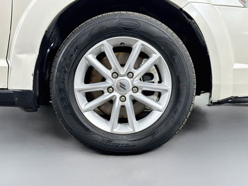 Used 2018 Dodge Journey SXT FWD image 38