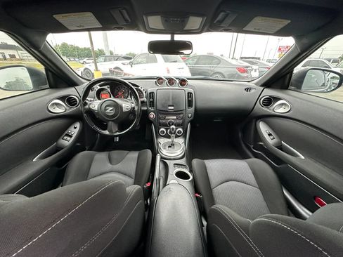 Used 2014 Nissan 370Z Coupe RWD image 2