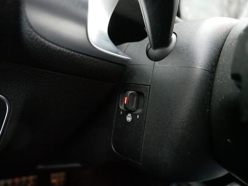 Used 2020 Mercedes-Benz GLB 250 4MATIC image 29