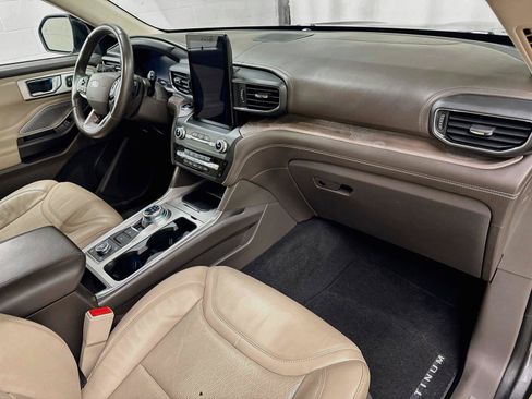 Used 2020 Ford Explorer Platinum w/ Premium Technology Package AWD/4WD image 30
