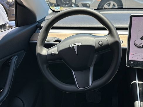 Used 2021 Tesla Model Y 2WD image 17