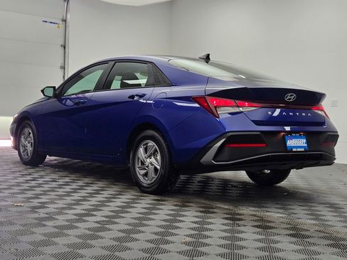 Used 2025 Hyundai Elantra SE image 10