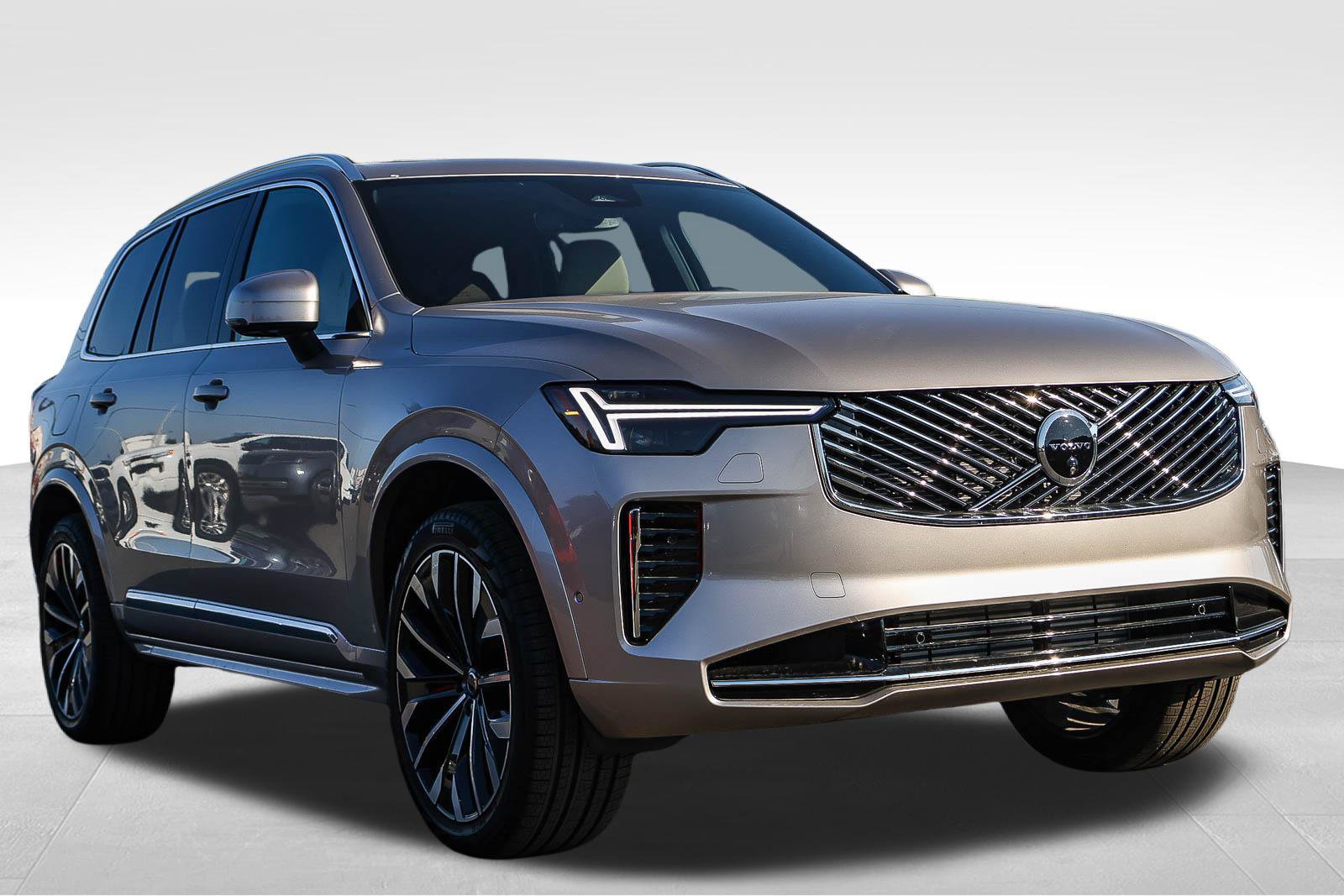 New 2026 Volvo XC90 T8 Plus w/ Protection Package Premier AWD/4WD image 3