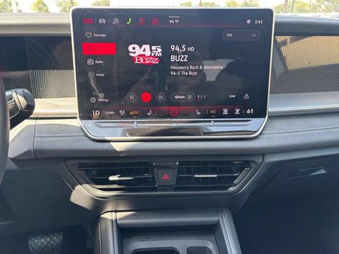 Used 2026 Volkswagen Tiguan SE AWD/4WD image 16