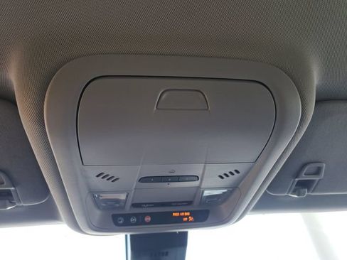 Used 2022 Chevrolet Equinox Premier AWD/4WD image 16