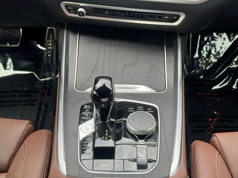 Used 2022 BMW X7 xDrive40i w/ M Sport Package AWD/4WD image 24