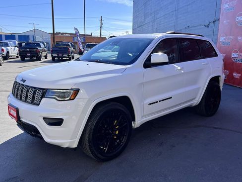 Used 2020 Jeep Grand Cherokee Altitude AWD/4WD image 3