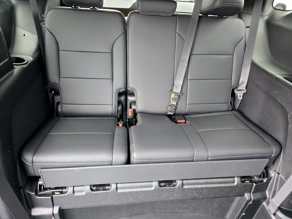Used 2026 Chevrolet Traverse LT w/ Driver Confidence Package FWD image 17
