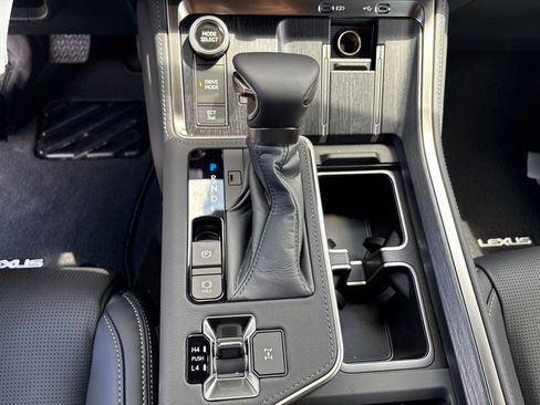 Used 2026 Lexus GX 550 w/ Accessory Package (2T) AWD/4WD image 15